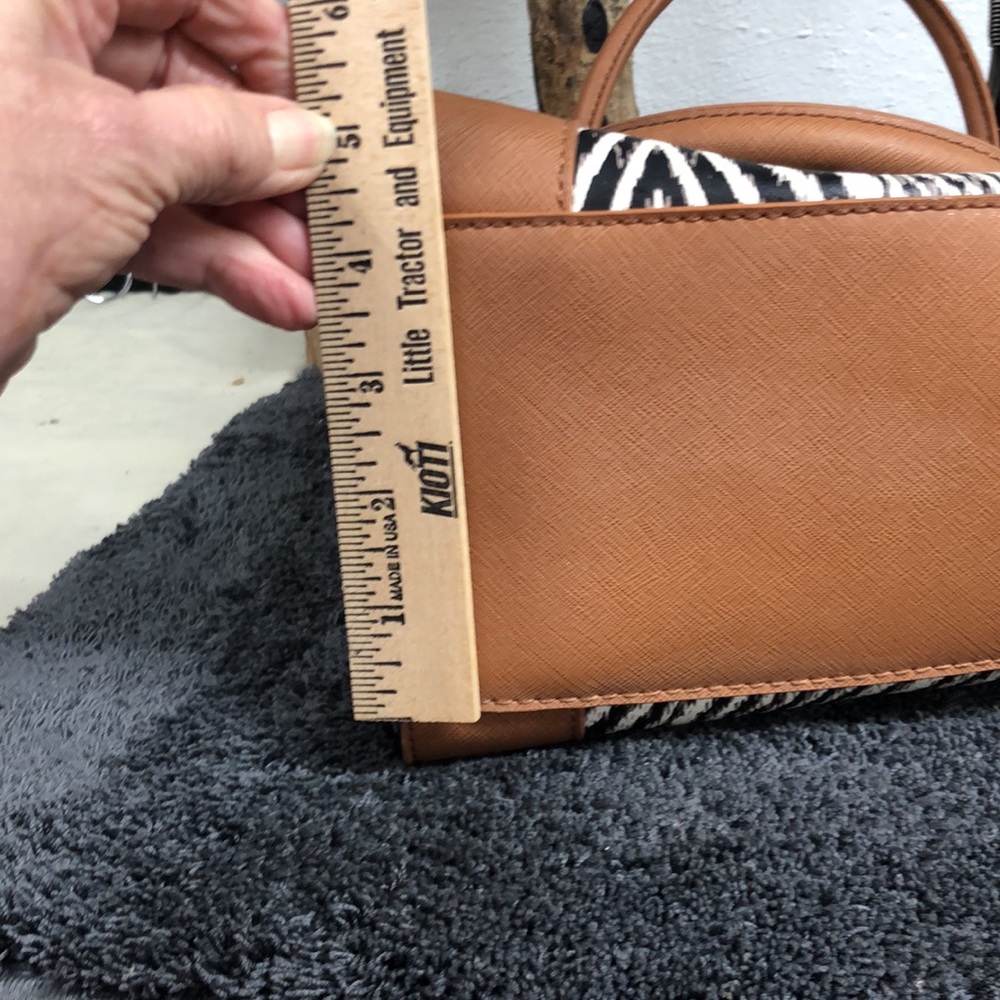 Liz Claiborne bag large compartment - Picture 3 of 9